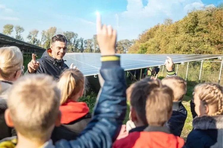 Watch Dutch Kids Understand PV Power Plant