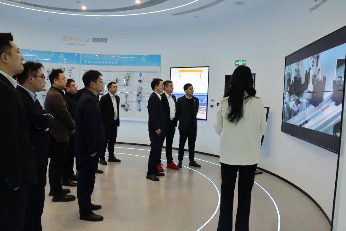  RITTAL’s delegation toured the CHINT Smart exhibition hall